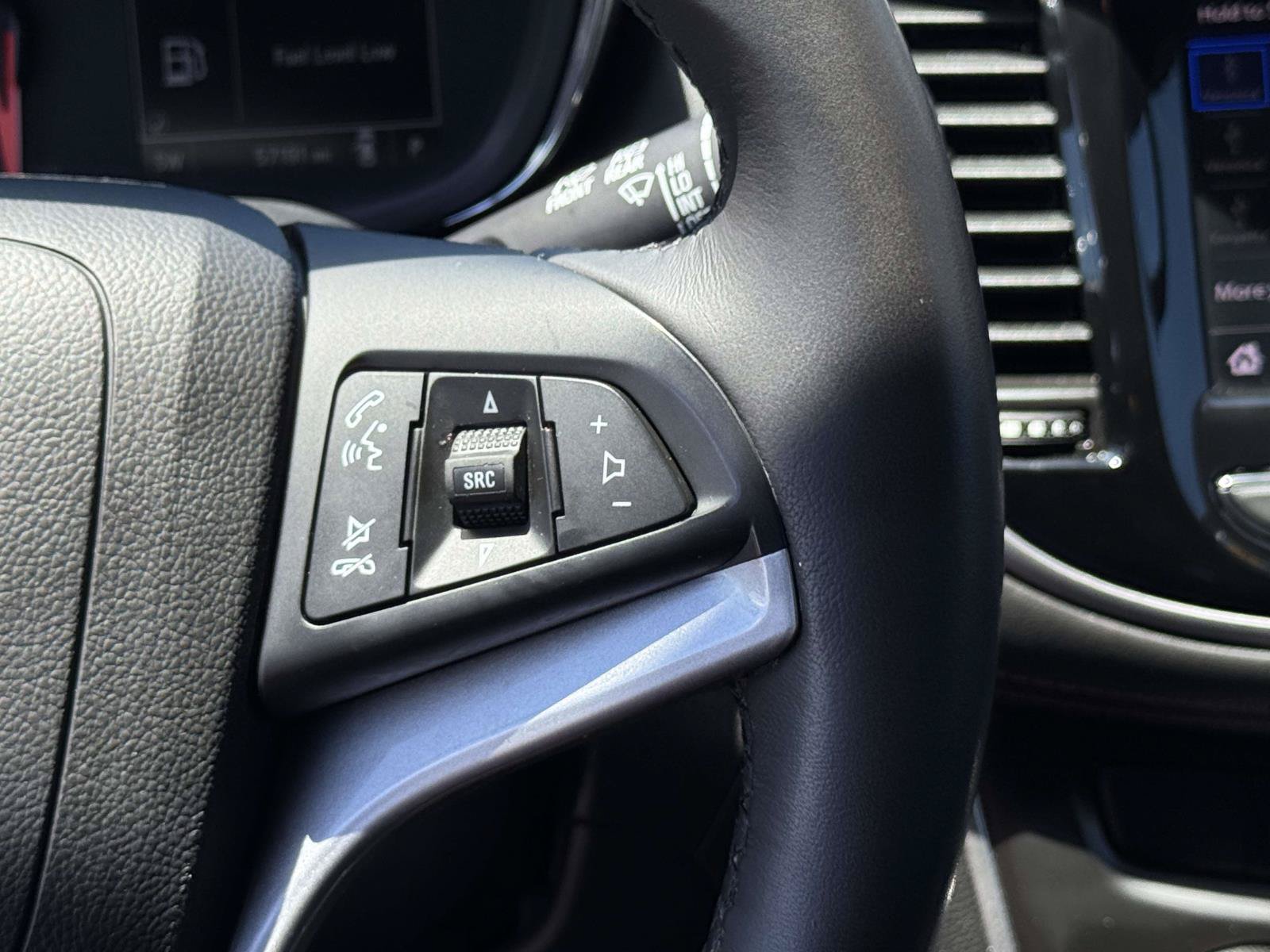 Used 2022 Chevrolet Trax LT w/ Redline Edition AWD/4WD image 8