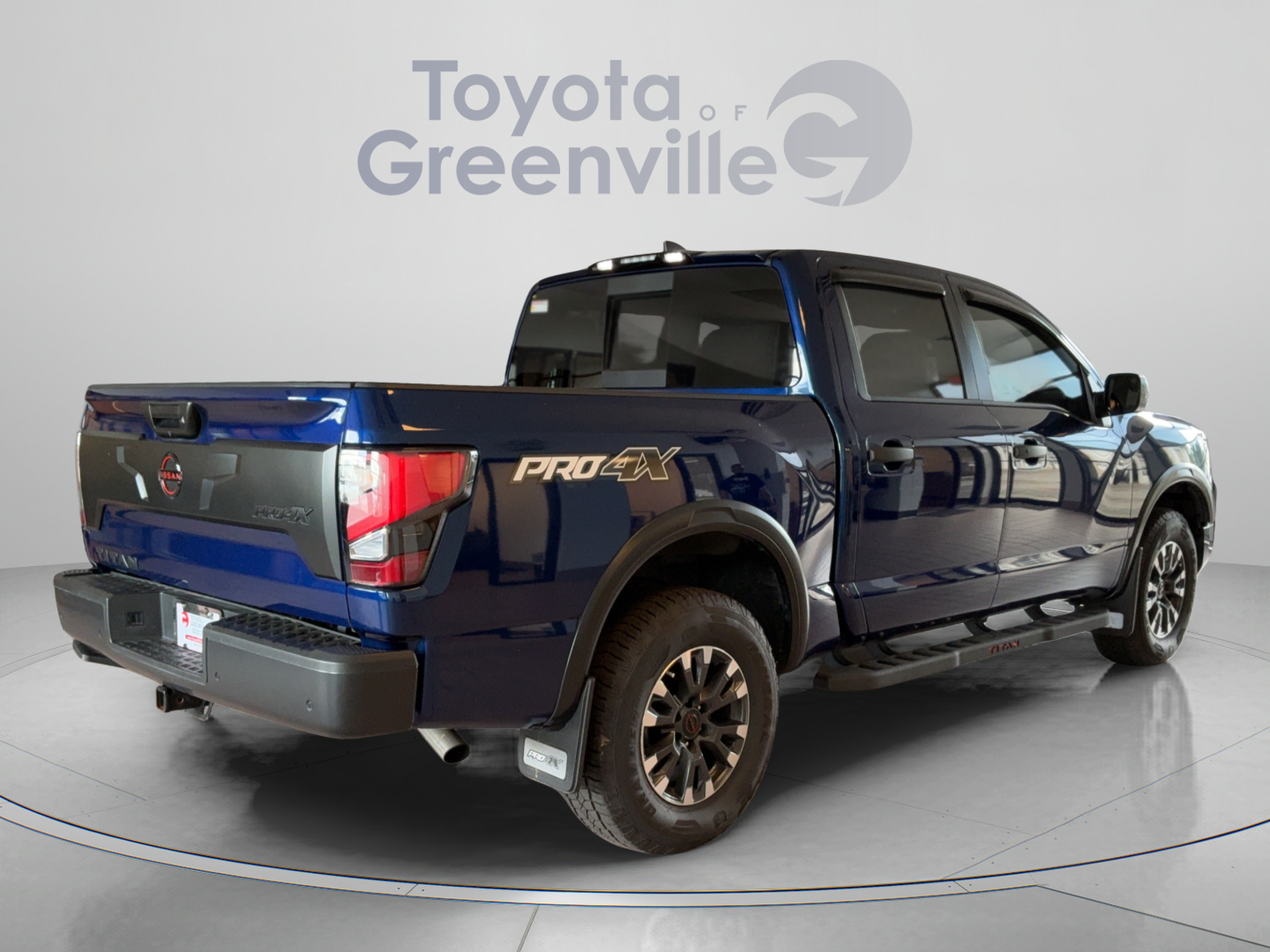 Used 2024 Nissan Titan PRO-4X w/ Pro-4x Convenience Package AWD/4WD image 6
