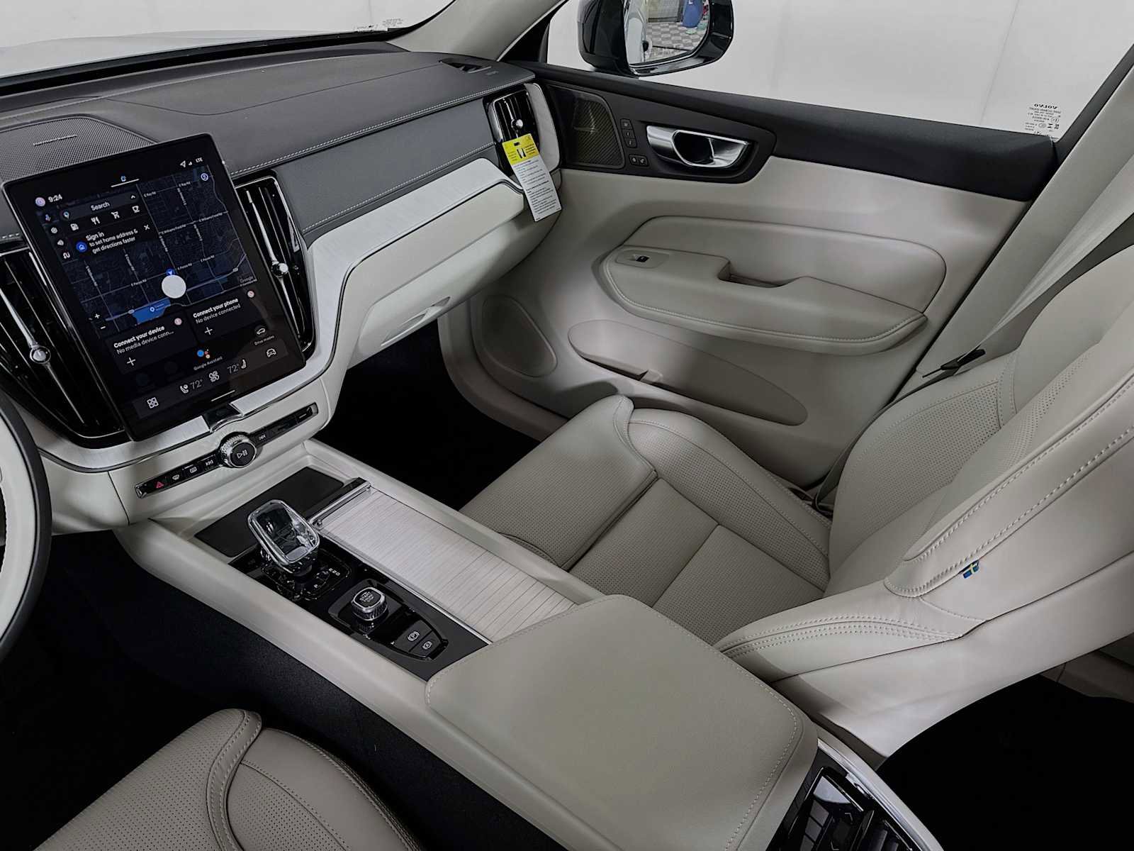 New 2026 Volvo XC60 B5 Ultra w/ Climate Package image 22