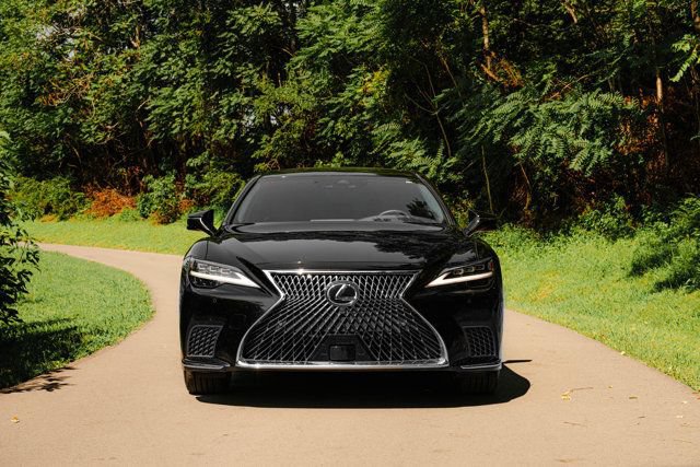 Used 2023 Lexus LS 500h AWD w/ Luxury Package image 10