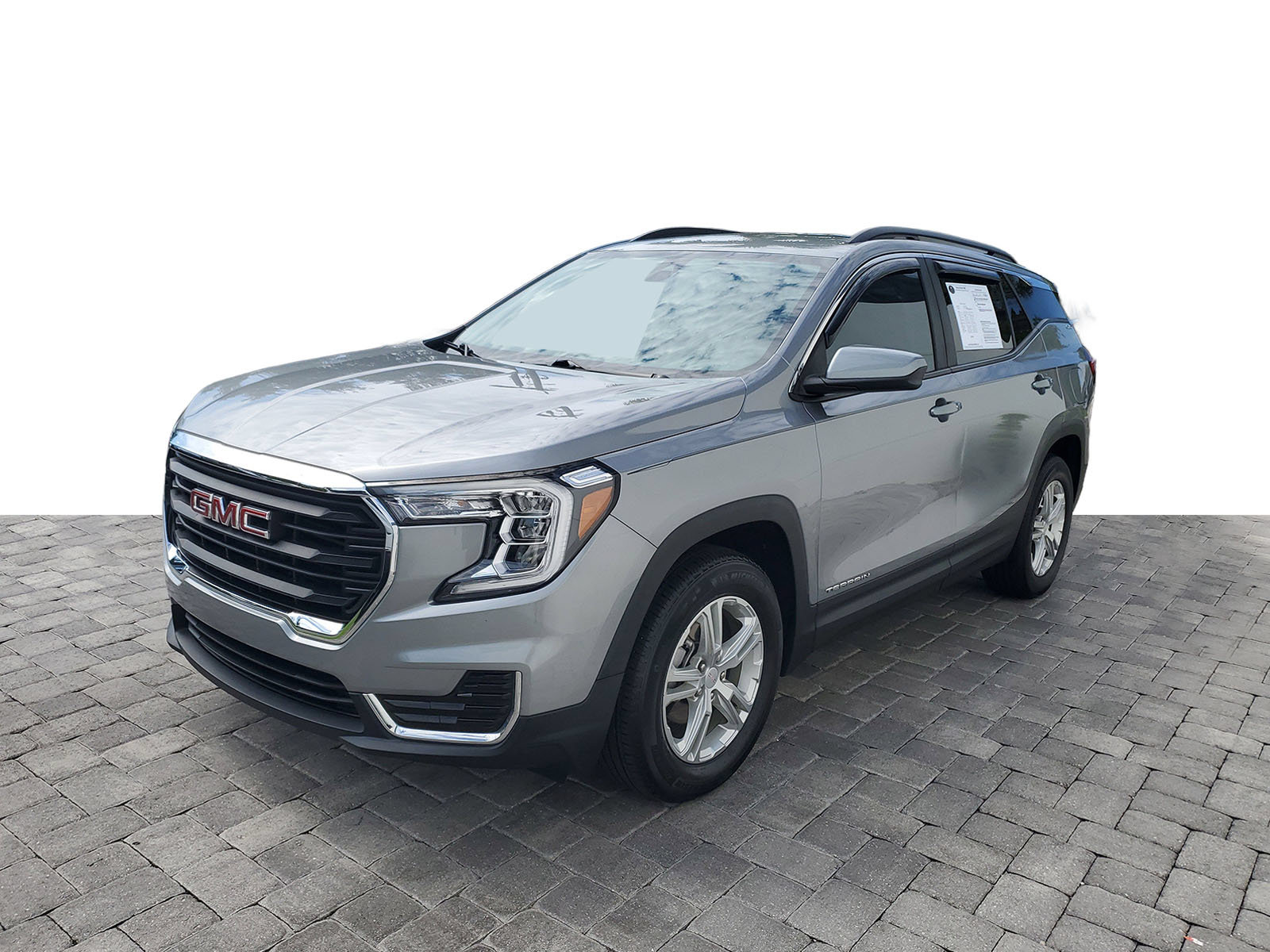 Used 2024 GMC Terrain SLE w/ Driver Convenience Package FWD image 3