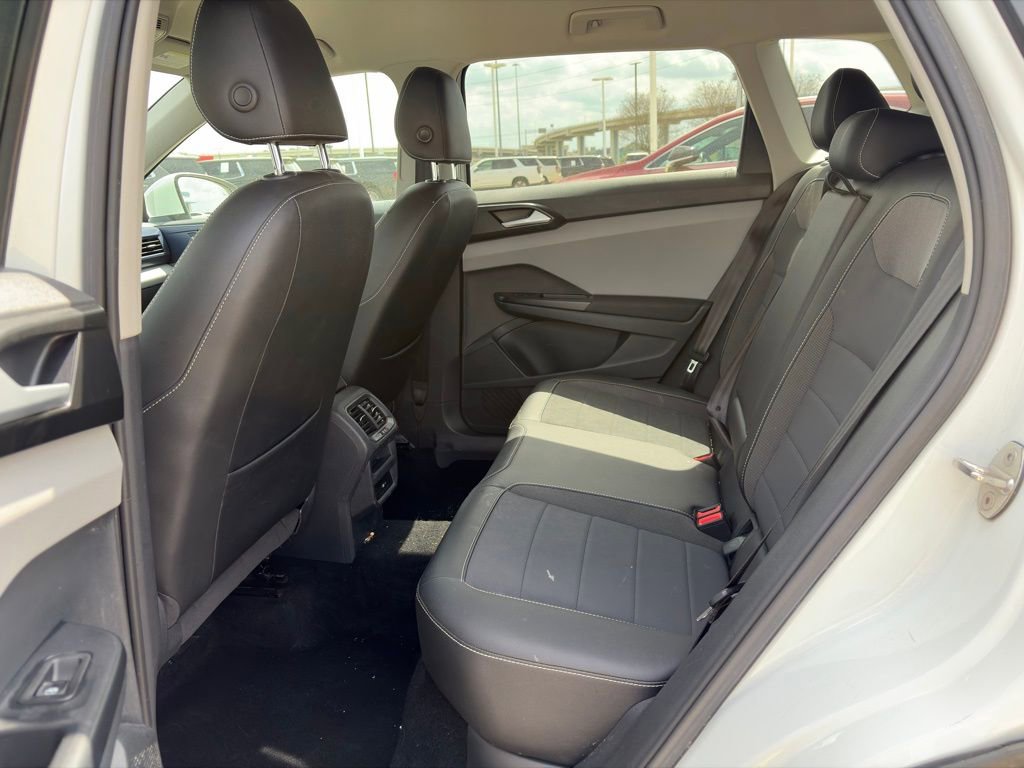 Used 2023 Volkswagen Taos SE FWD image 9