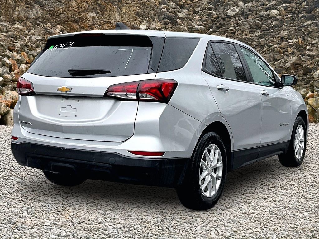 Used 2022 Chevrolet Equinox LS FWD image 2