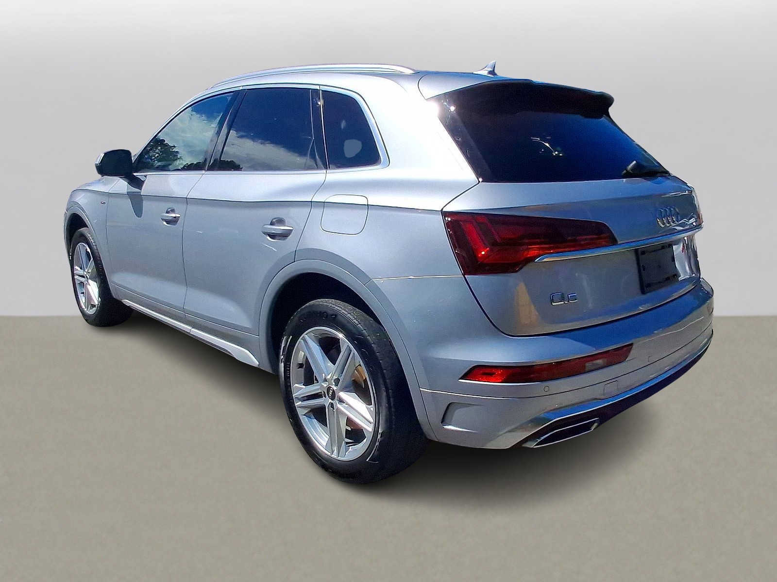 Used 2023 Audi Q5 e Premium w/ Convenience Package AWD/4WD image 28
