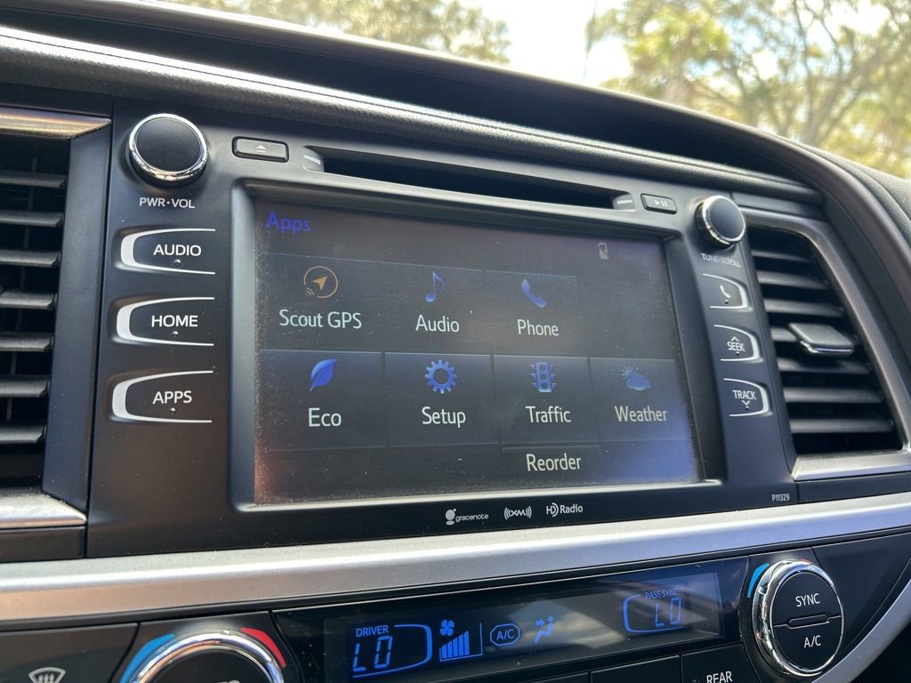 Used 2018 Toyota Highlander Plus FWD image 32
