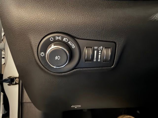 Used 2023 Jeep Compass Trailhawk image 35