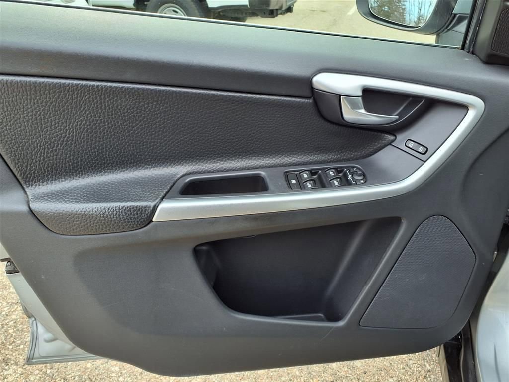 Used 2010 Volvo XC60 T6 image 15