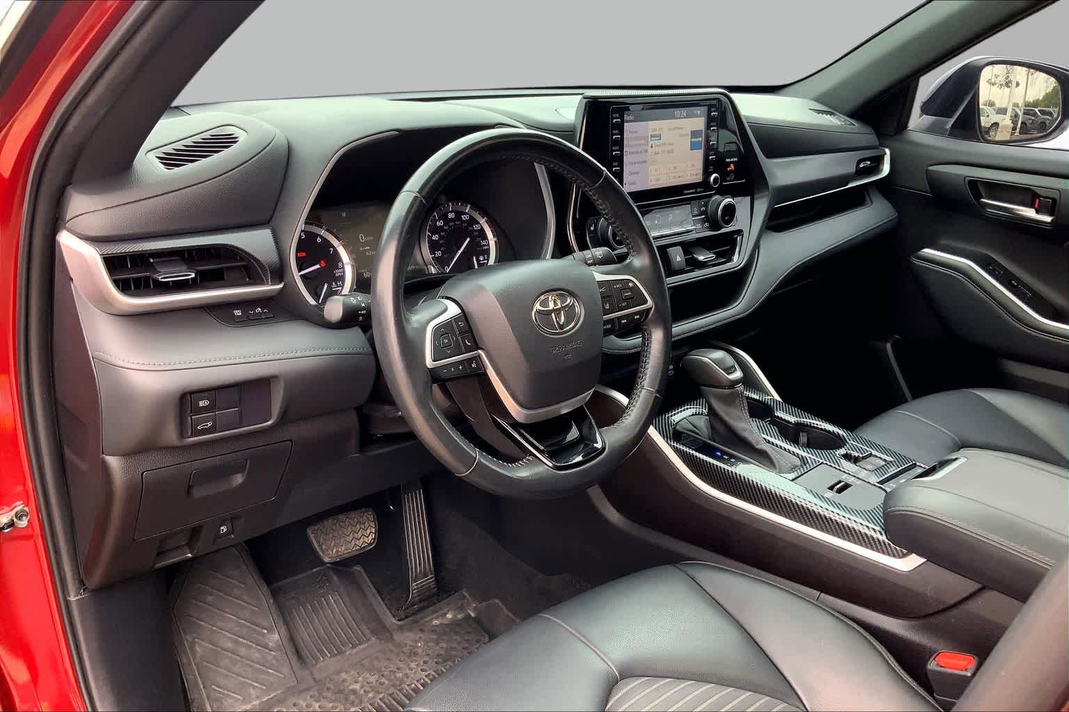Used 2022 Toyota Highlander XSE FWD image 18