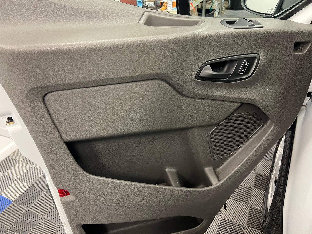 Used 2023 Ford Transit 350 XLT image 5