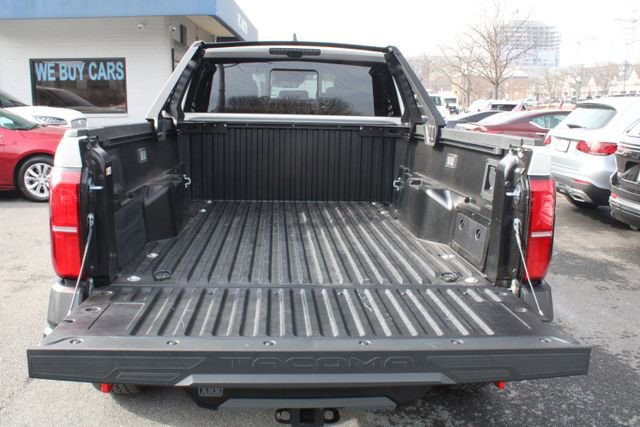 Used 2025 Toyota Tacoma Trailhunter image 9
