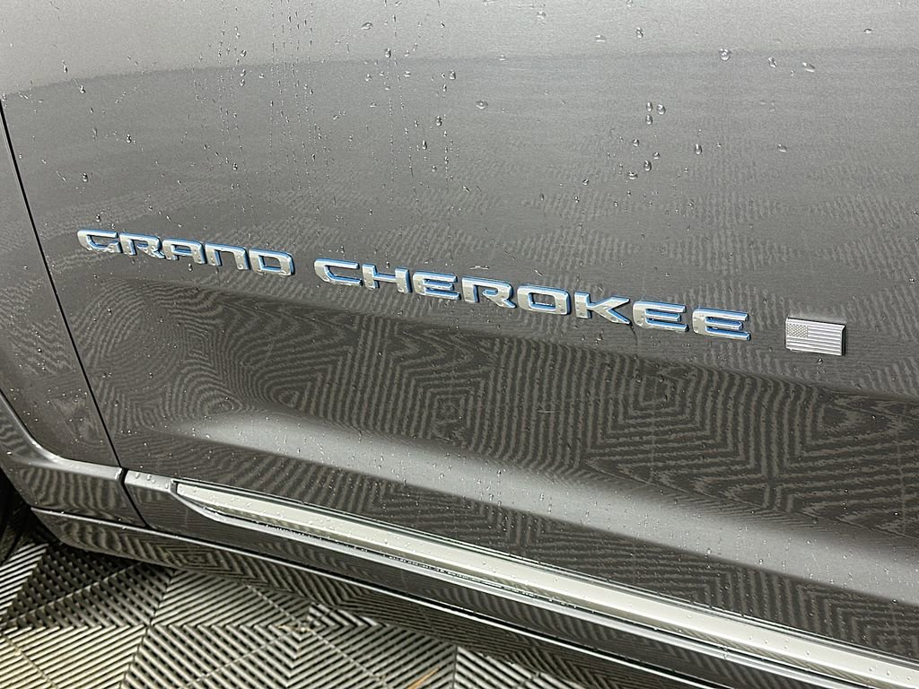 Used 2022 Jeep Grand Cherokee Summit AWD/4WD image 28