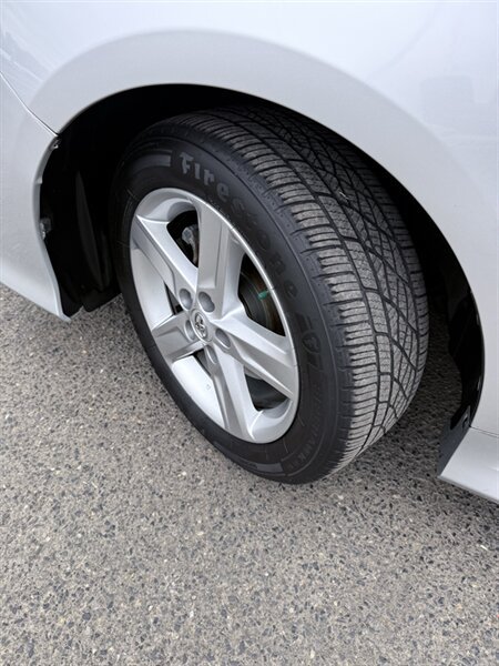 Used 2014 Toyota Camry SE FWD image 24