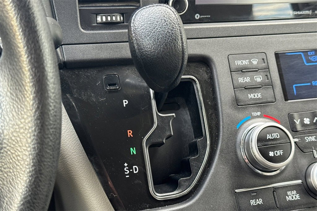 Used 2020 Toyota Sienna LE image 24