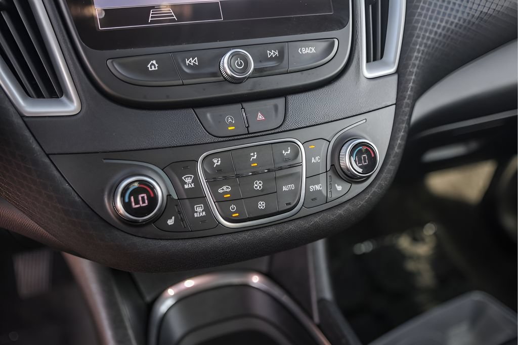Used 2025 Chevrolet Malibu LT FWD image 21