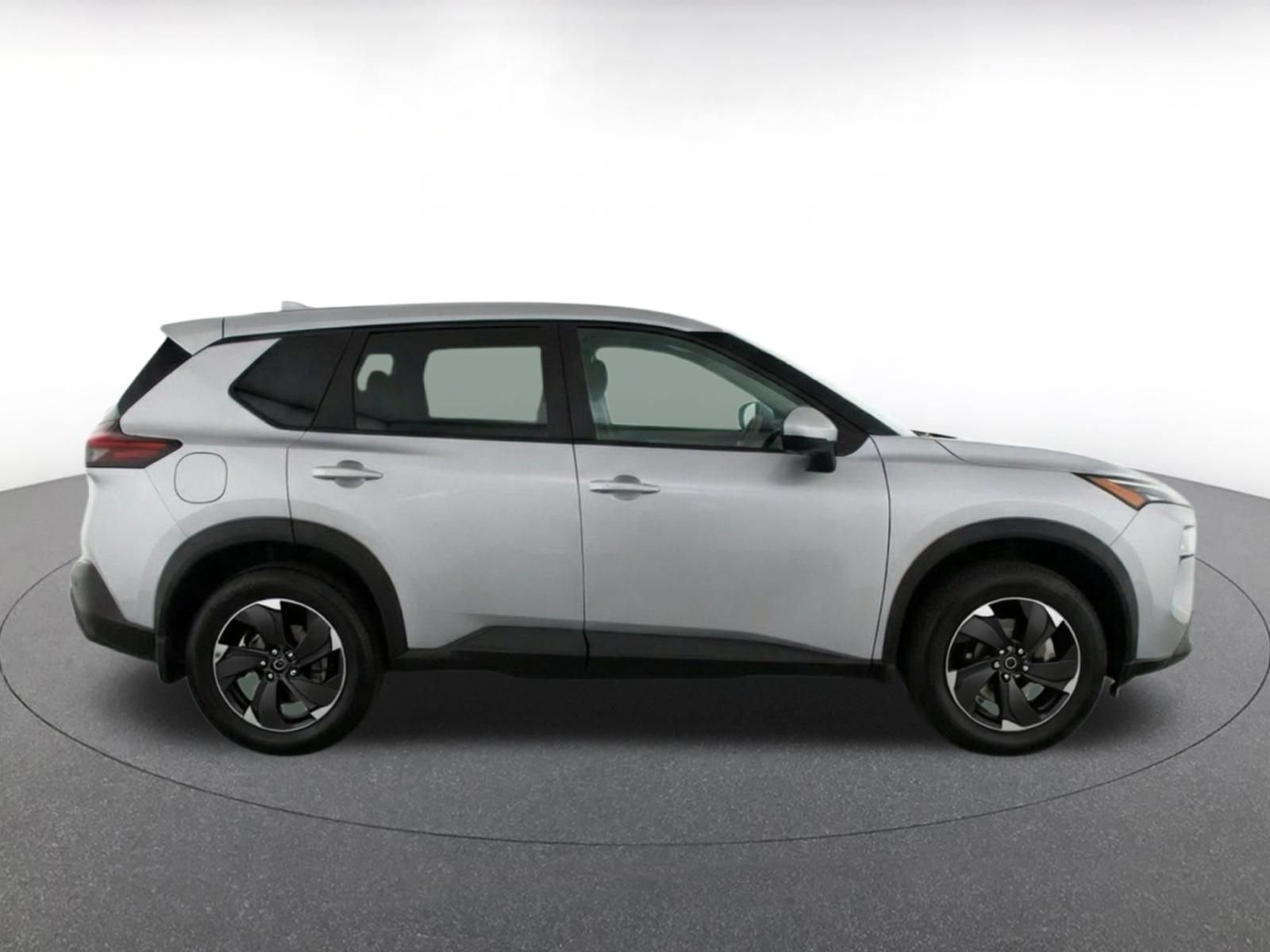 Used 2025 Nissan Rogue SV FWD image 13