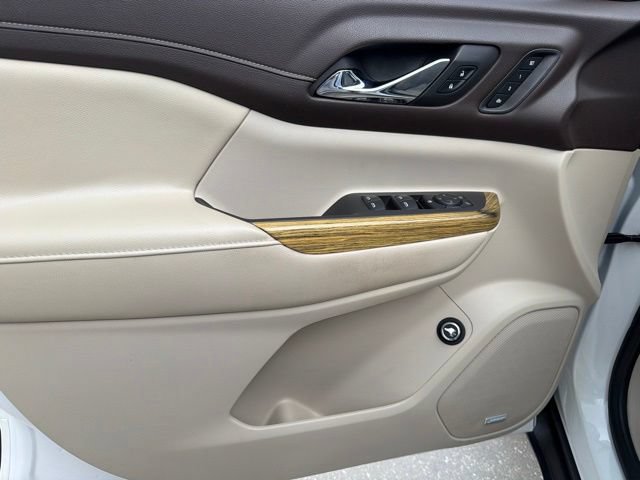 Used 2019 GMC Acadia Denali w/ Technology Package FWD image 11