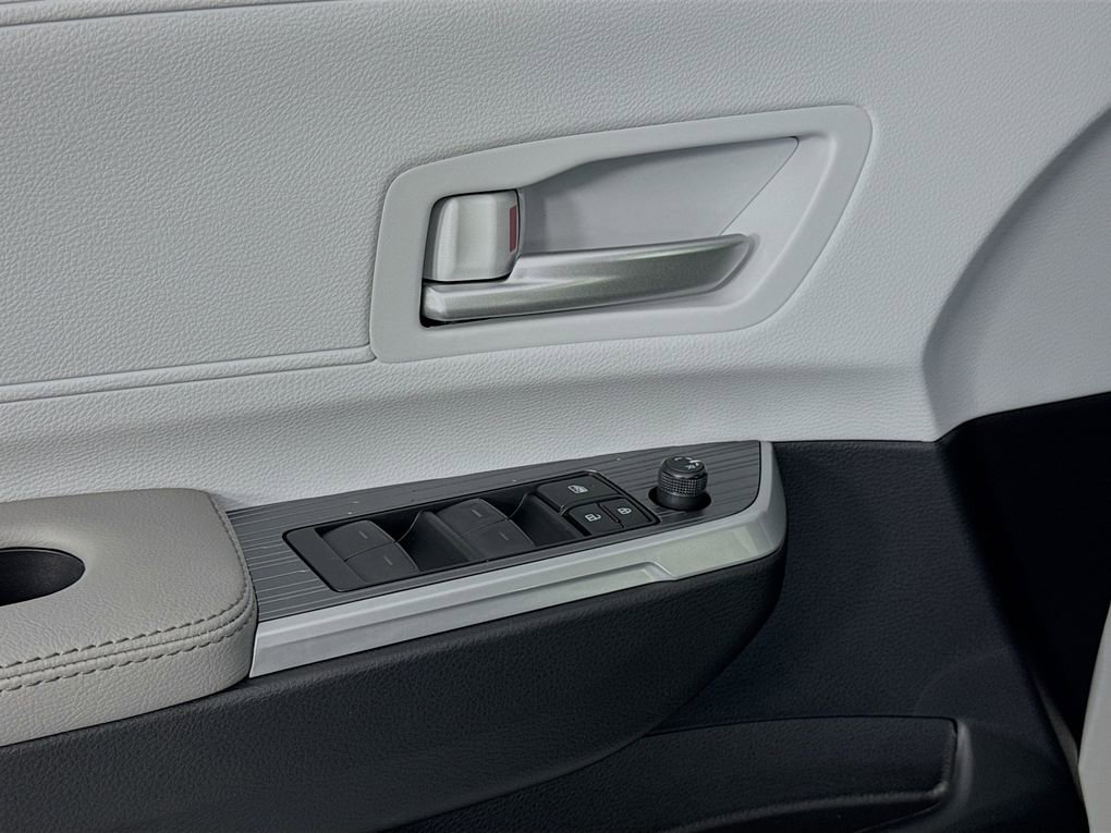 New 2026 Toyota Sienna XLE image 22