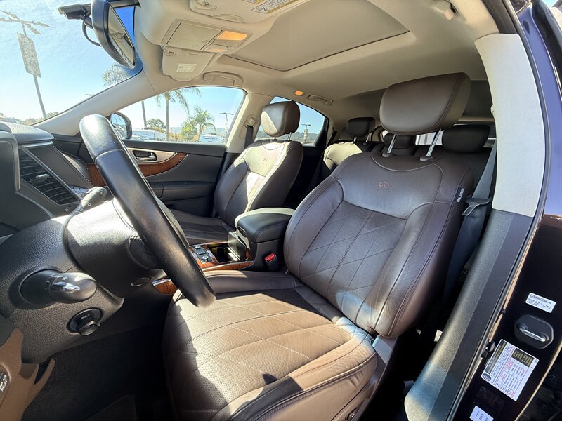 Used 2011 INFINITI FX35 AWD w/ Premium Pkg image 10