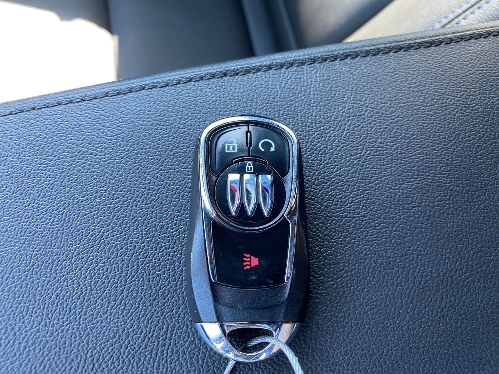 Used 2025 Buick Envista Sport Touring image 23