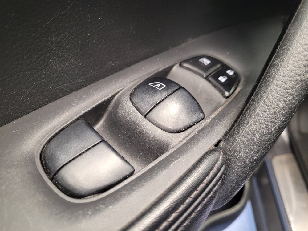 Used 2017 Nissan Rogue SV w/ Midnight Edition Package image 27