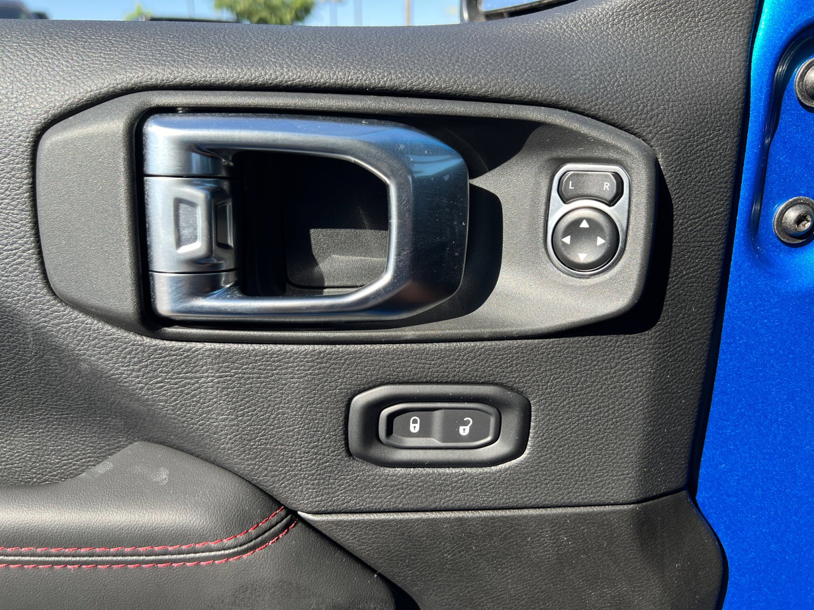 New 2025 Jeep Wrangler Unlimited Rubicon w/ Steel Bumper Group image 16