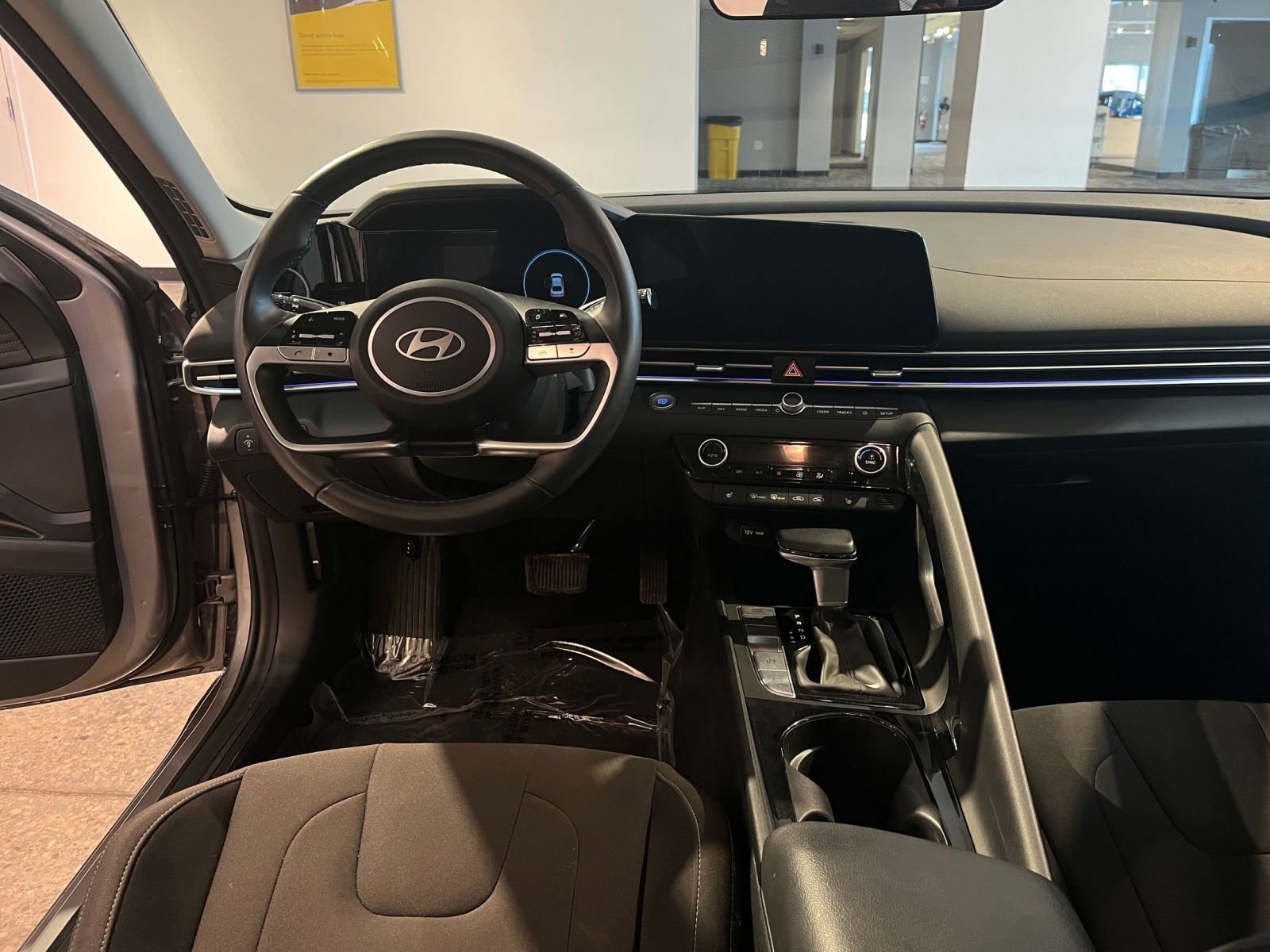 Used 2025 Hyundai Elantra SEL image 35