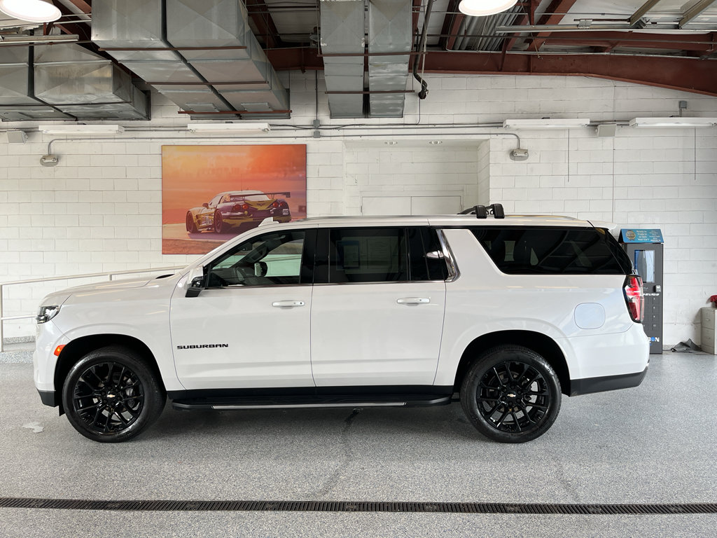 Used 2024 Chevrolet Suburban LT w/ Luxury Package RWD image 5