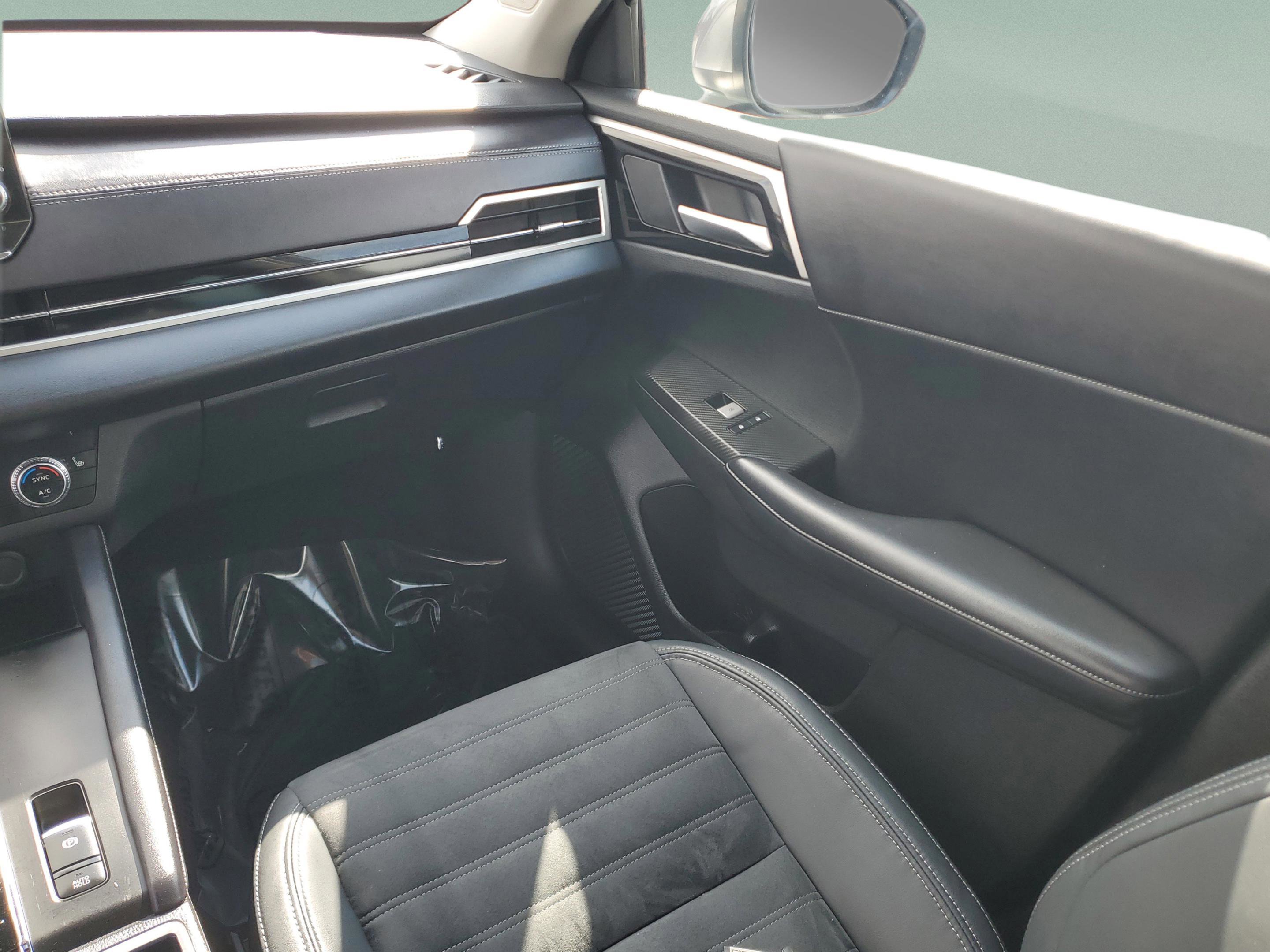 Used 2023 Mitsubishi Outlander SE Black Edition image 13