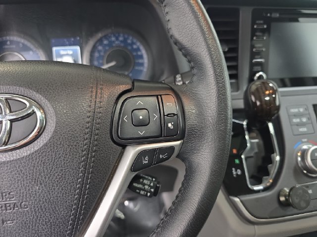 Certified 2020 Toyota Sienna XLE w/ XLE Navigation Package FWD image 15