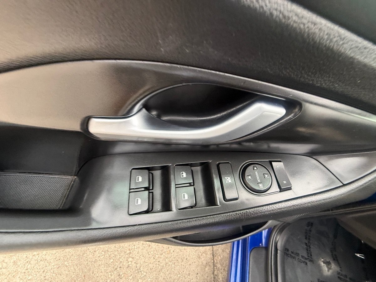 Used 2019 Hyundai Elantra GT FWD image 19