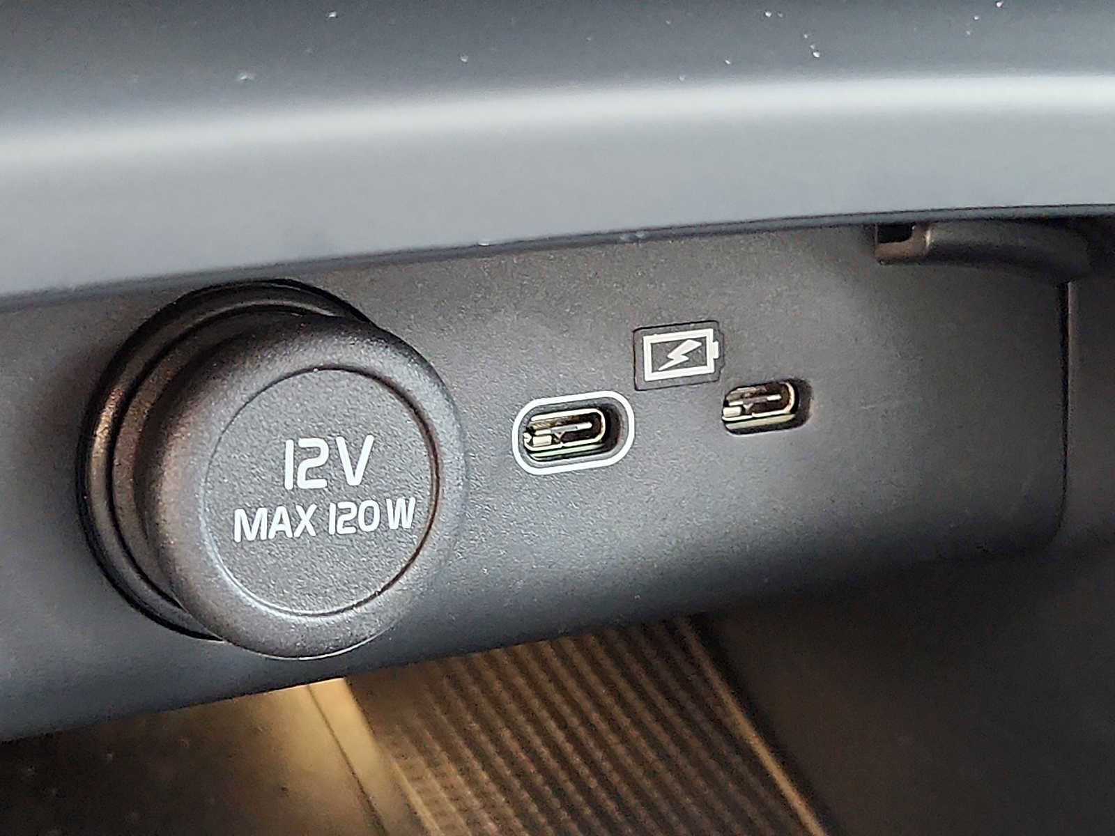 Used 2026 Volvo XC40 B5 Plus w/ Protection Package Premier image 24