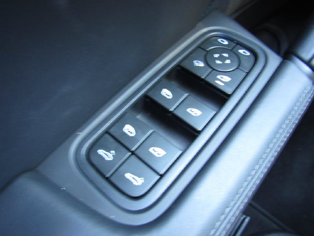 Certified 2025 Porsche Cayenne S AWD/4WD image 24