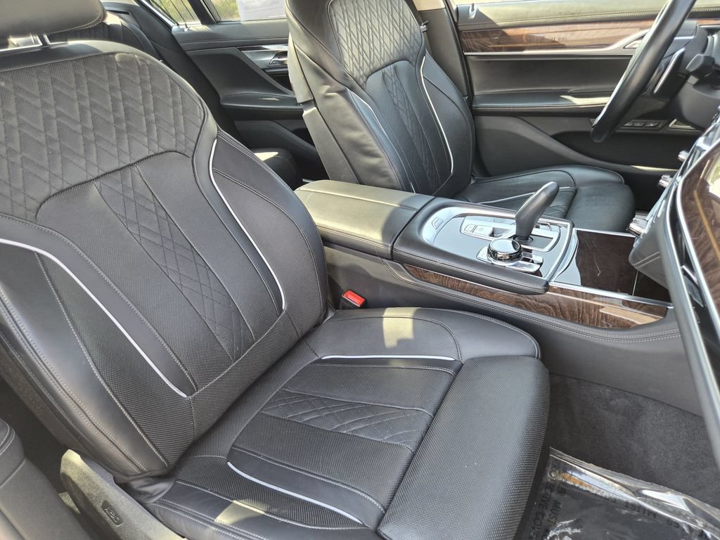 Used 2020 BMW 750i xDrive w/ Executive Package AWD/4WD image 15