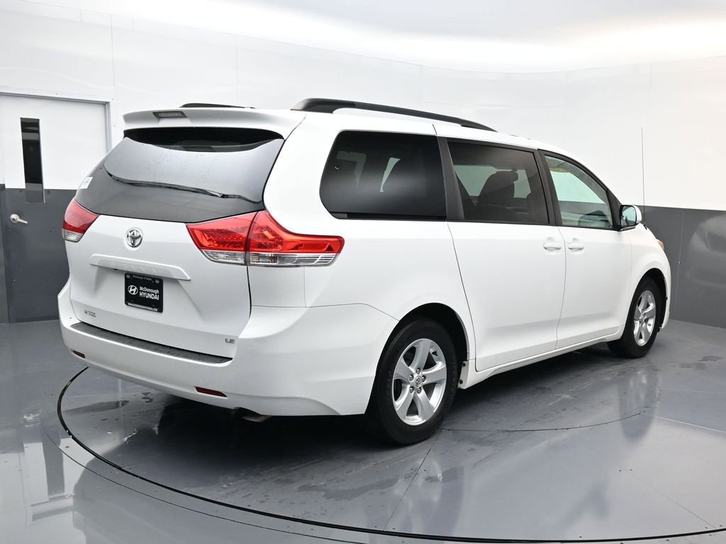 Used 2012 Toyota Sienna LE image 6