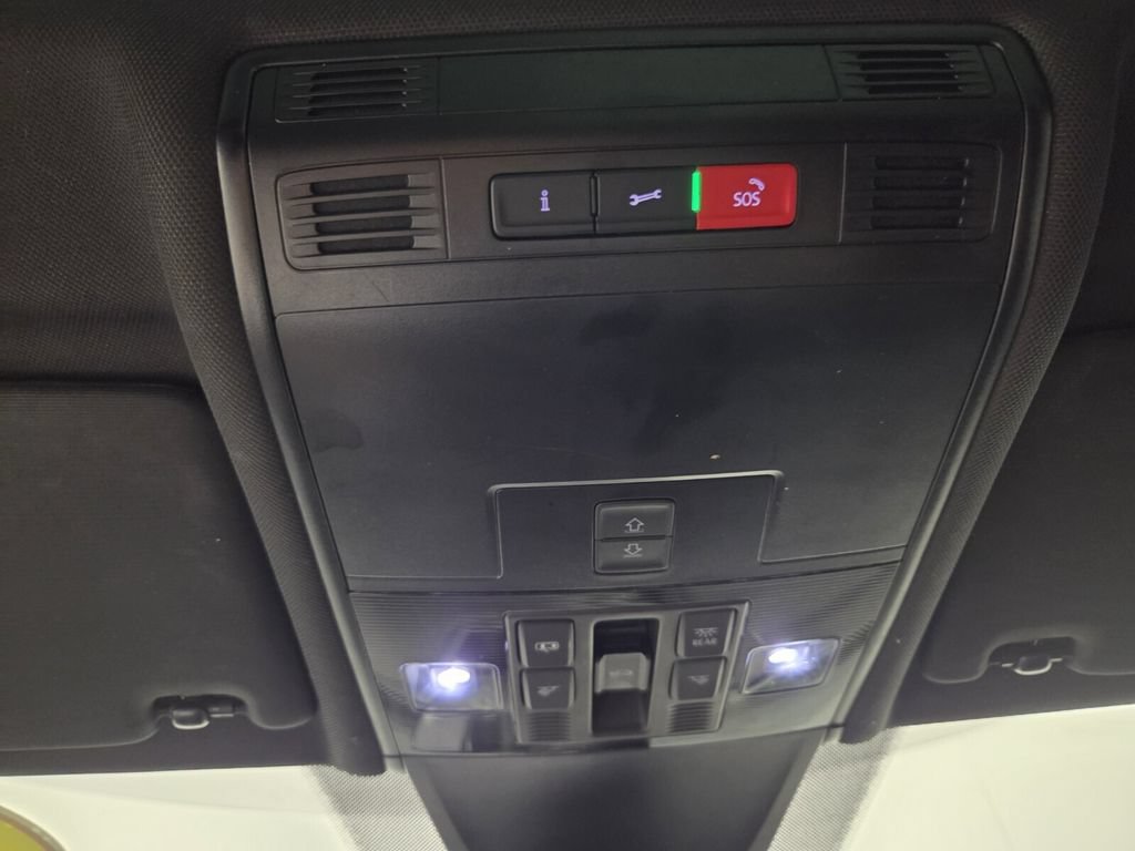 Used 2023 Volkswagen Tiguan SE R-Line FWD image 13