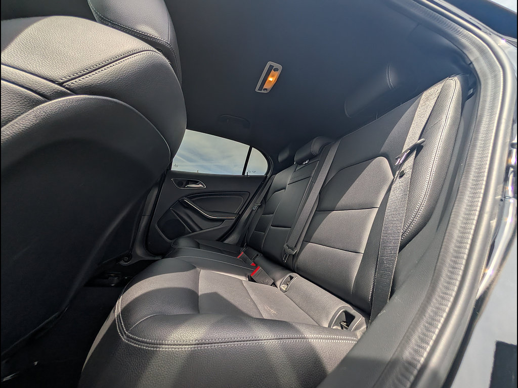 Used 2018 Mercedes-Benz GLA 250 image 32