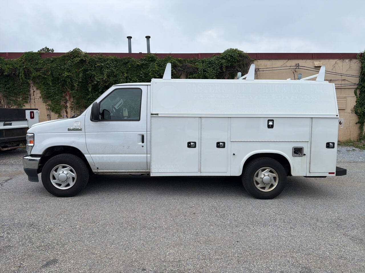 Used 2021 Ford E-350 and Econoline 350 Super Duty w/ Power Windows & Locks Group RWD image 12