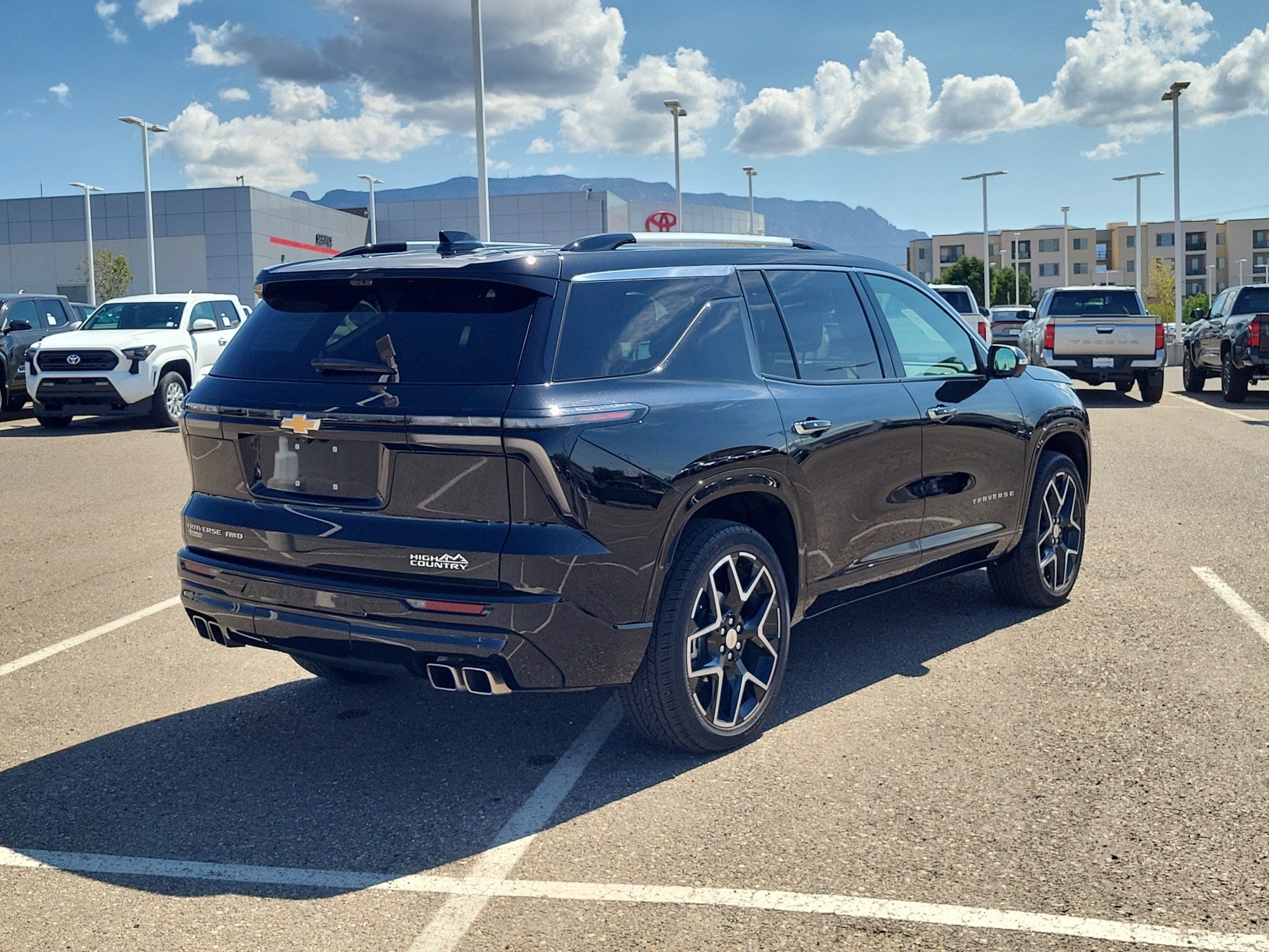 Used 2025 Chevrolet Traverse High Country AWD/4WD image 29