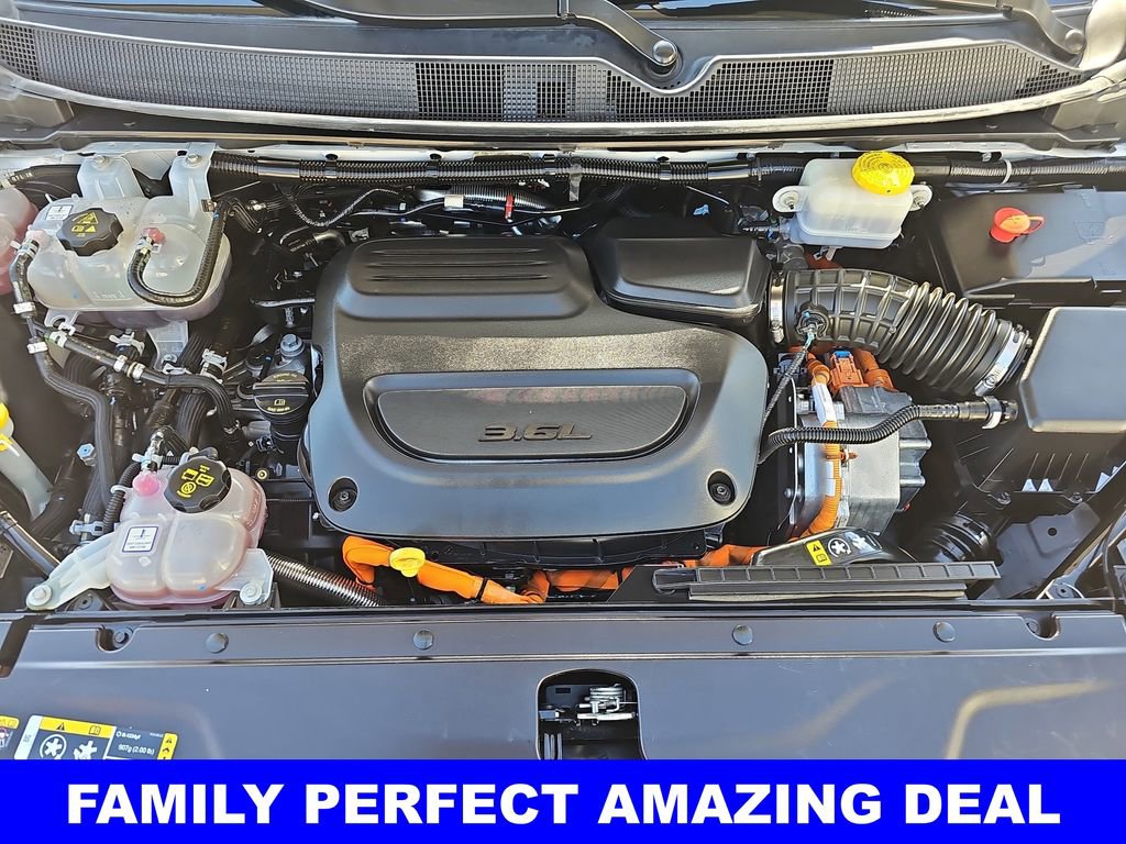 Used 2024 Chrysler Pacifica Select image 34