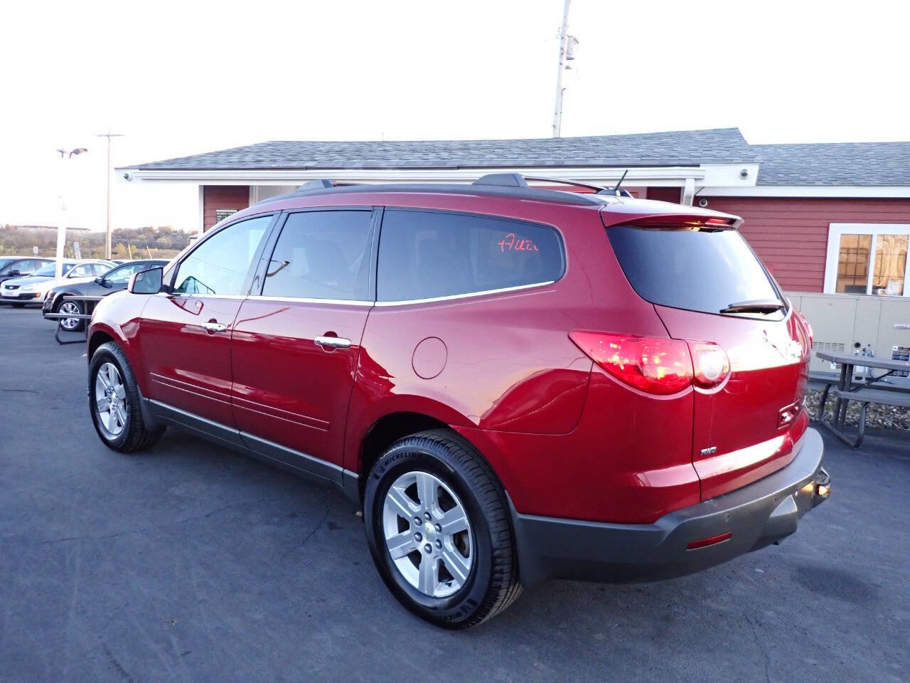 Used 2010 Chevrolet Traverse LT image 3