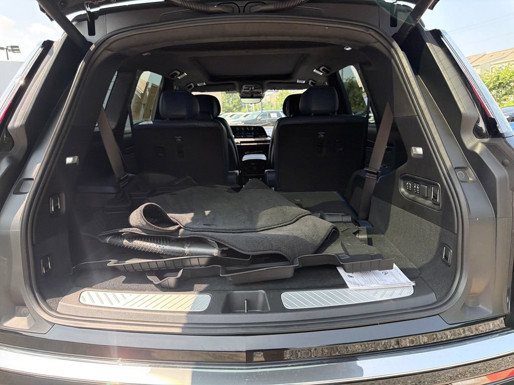 Certified 2026 Cadillac Vistiq Premium Luxury AWD/4WD image 14