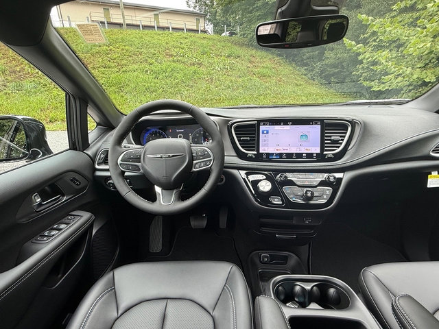 New 2026 Chrysler Pacifica Select image 11