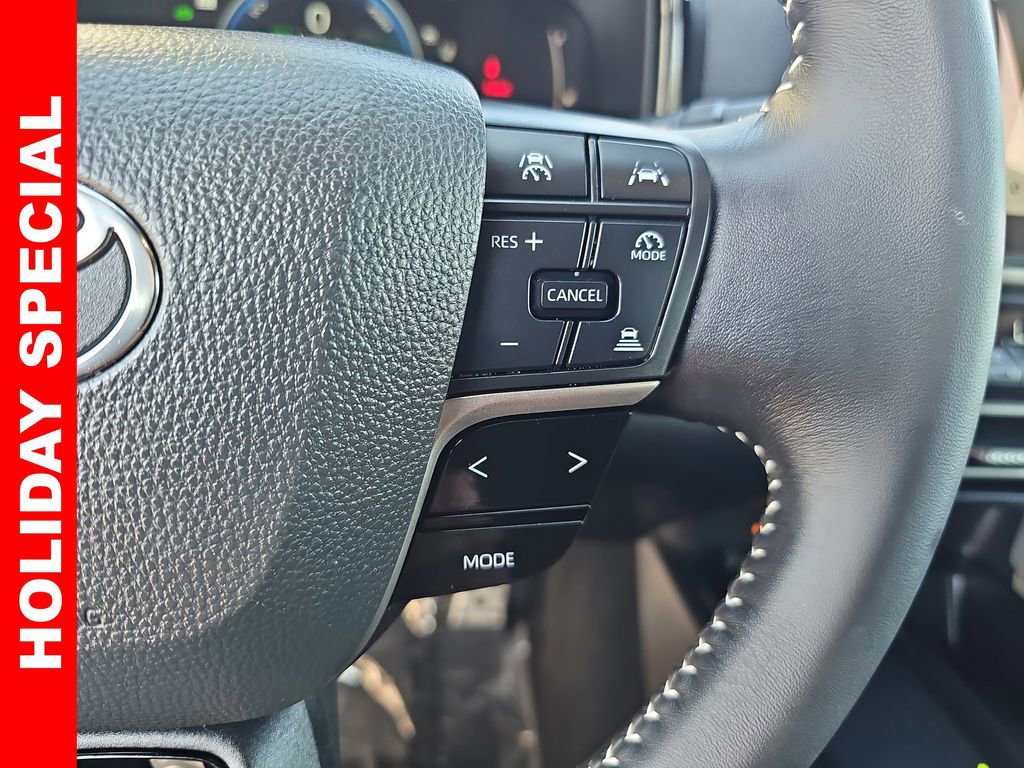 Used 2025 Toyota Camry SE image 17