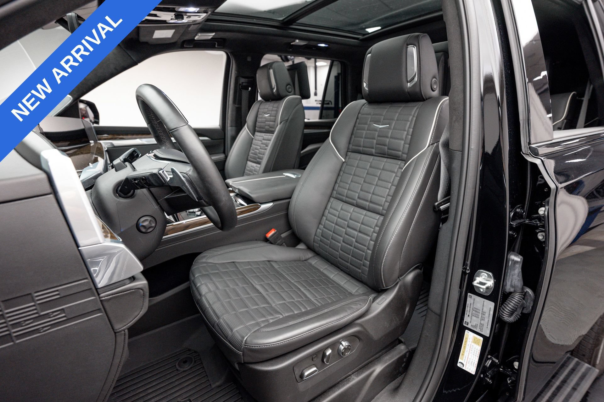 Used 2025 Cadillac Escalade Sport Platinum w/ LPO, Floor Liner Package AWD/4WD image 13