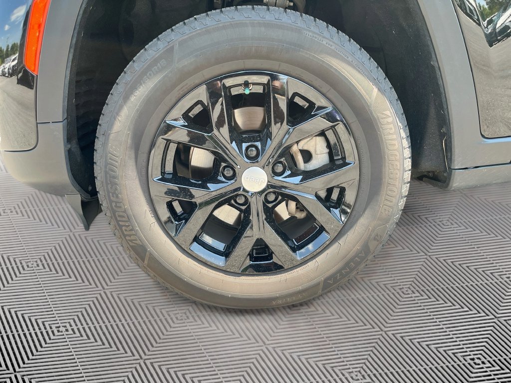 Used 2022 Jeep Grand Cherokee Limited AWD/4WD image 11