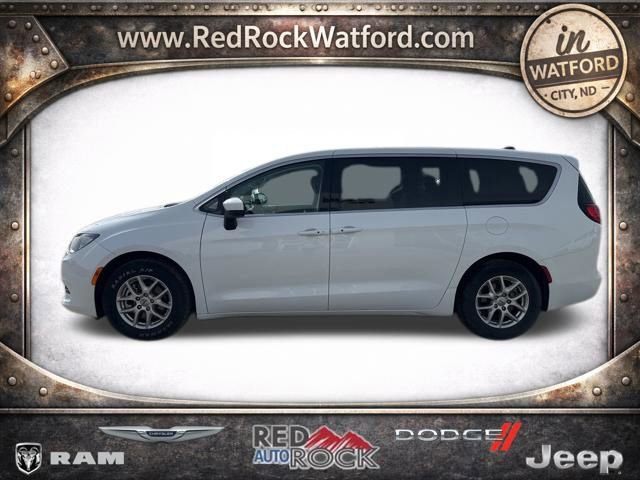 Used 2023 Chrysler Voyager LX image 5
