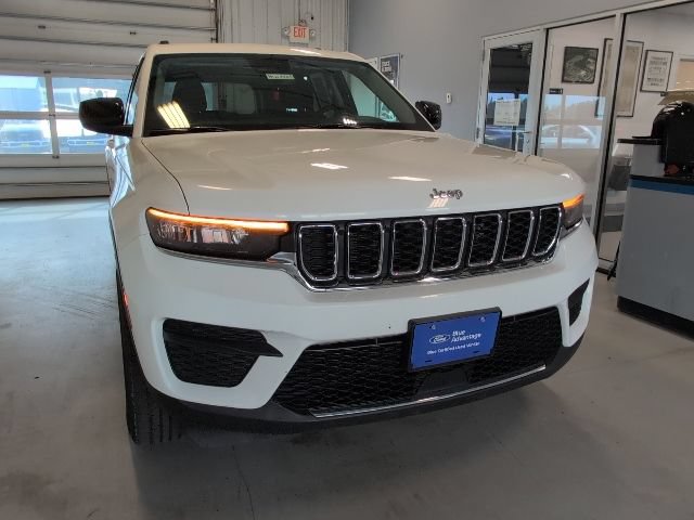 Used 2023 Jeep Grand Cherokee Laredo AWD/4WD image 33