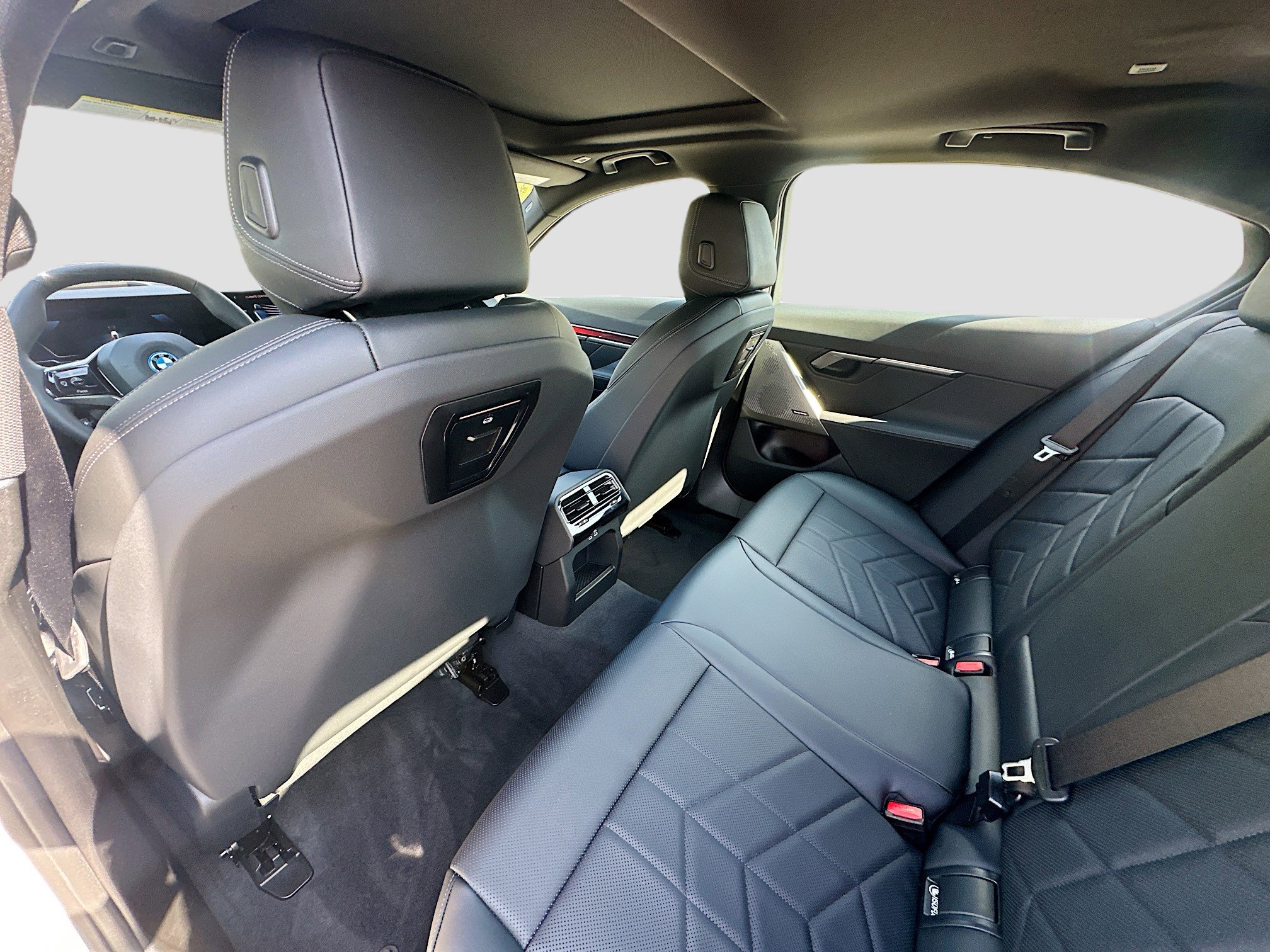 Used 2025 BMW i5 eDrive40i w/ Premium Package image 27