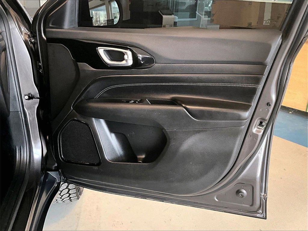 Used 2023 Jeep Compass Altitude image 12