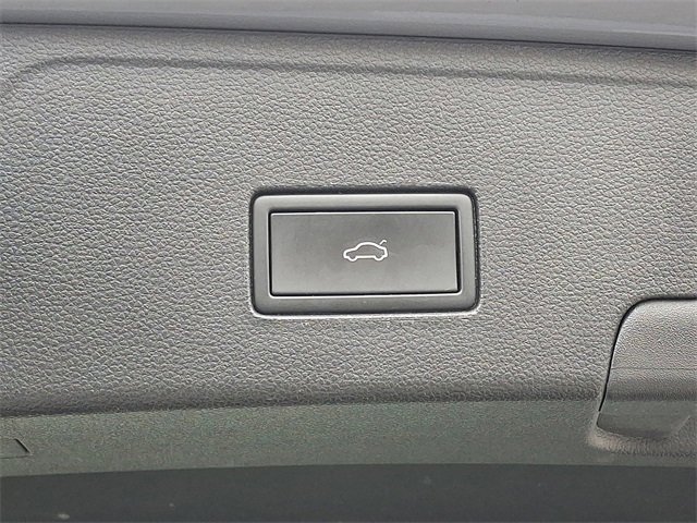 Used 2022 Volkswagen Atlas Cross Sport SE image 30